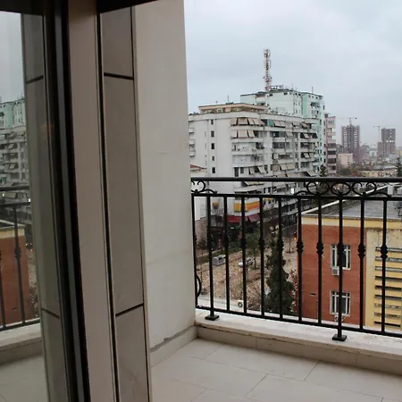 Simplicity Center Tiran